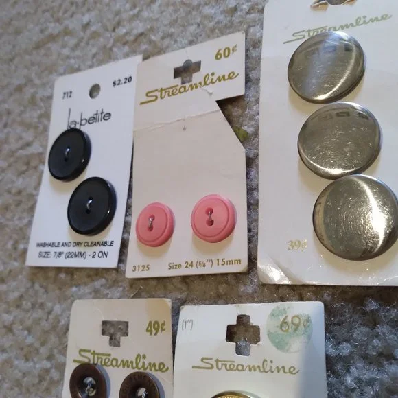 Vintage Buttons - Picture 5 of 5